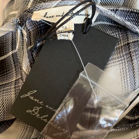 Jane and Delaney Plaid Blouse - Picture 5 of 5